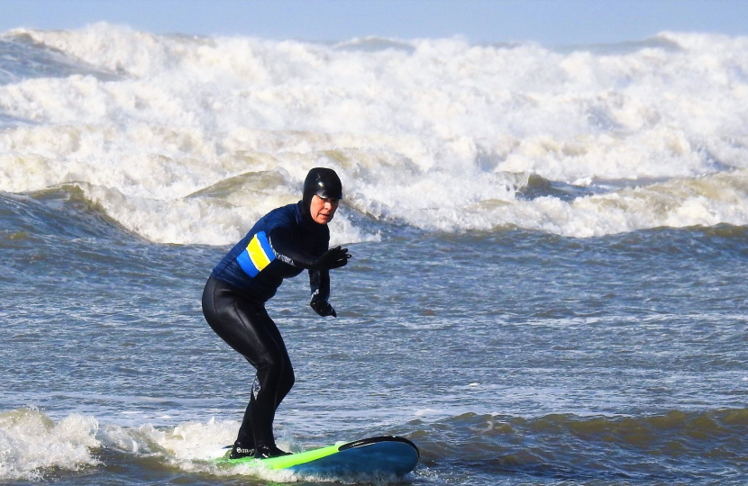 Selaine surfing